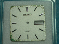 水漏れで文字盤に錆が!